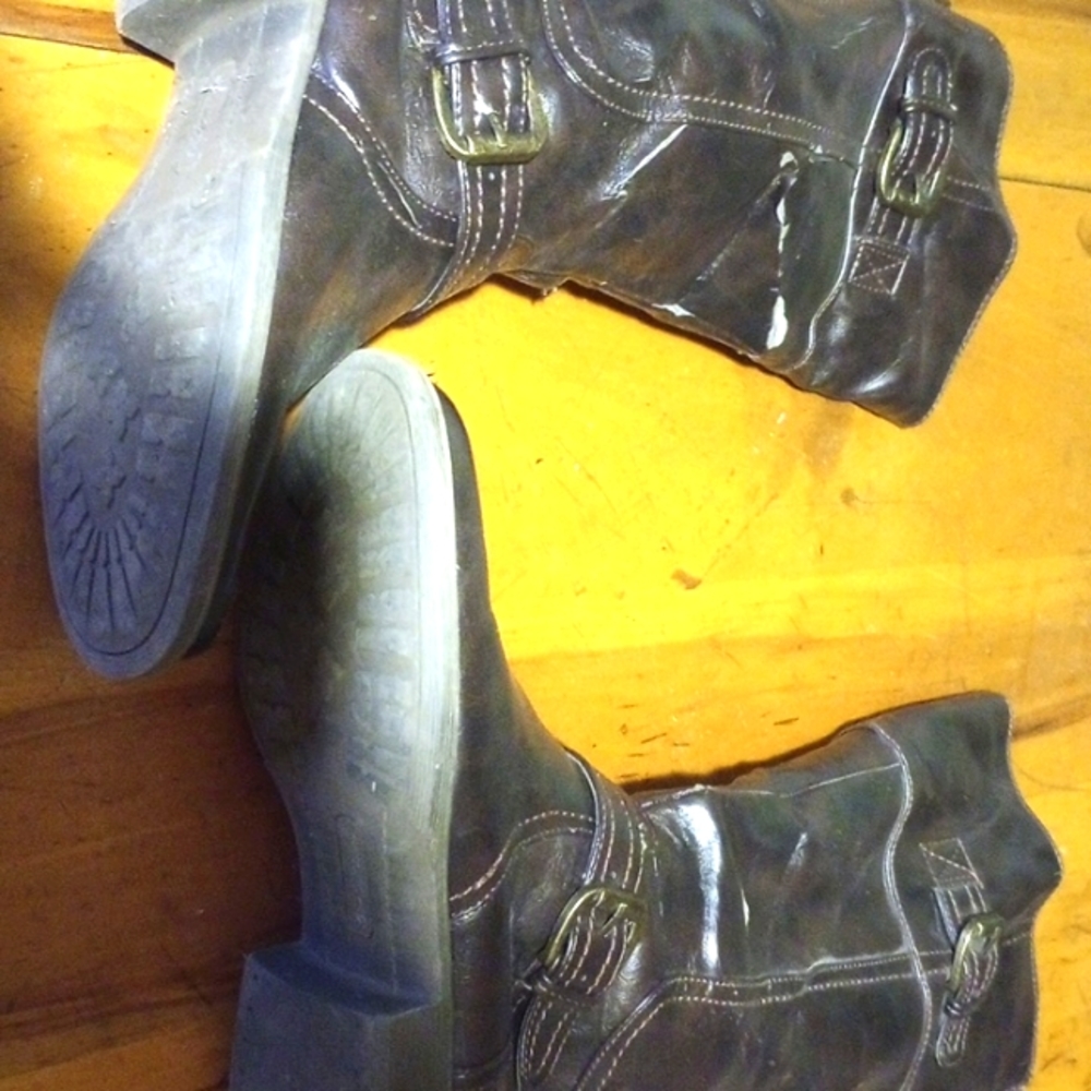 Tall brown boots size 7
